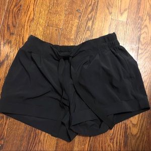 Lululemon black spring breakaway shorts